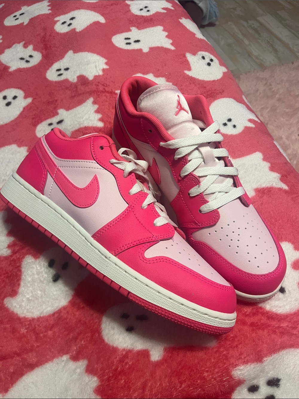 Jordan Low Top Sneakers - Light Pink & Hot Pink